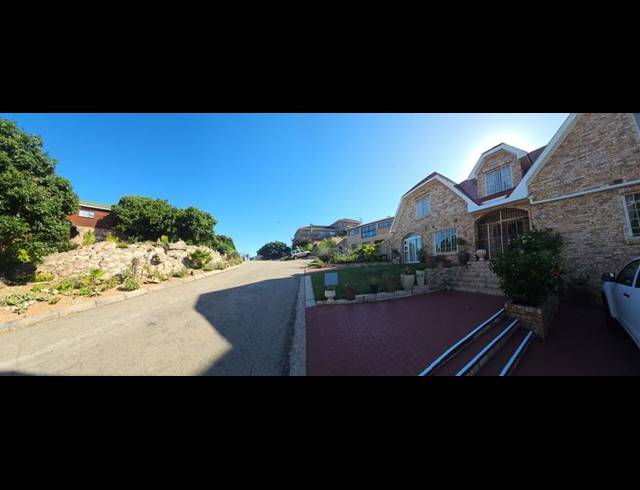 4 BEDROOM HOUSE FOR SALE IN ASTON BAY